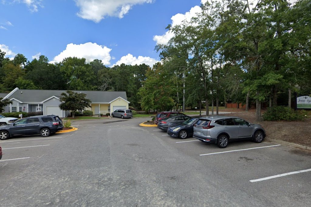 Parking and exterior approach at Jenni-Lynn Senior Living