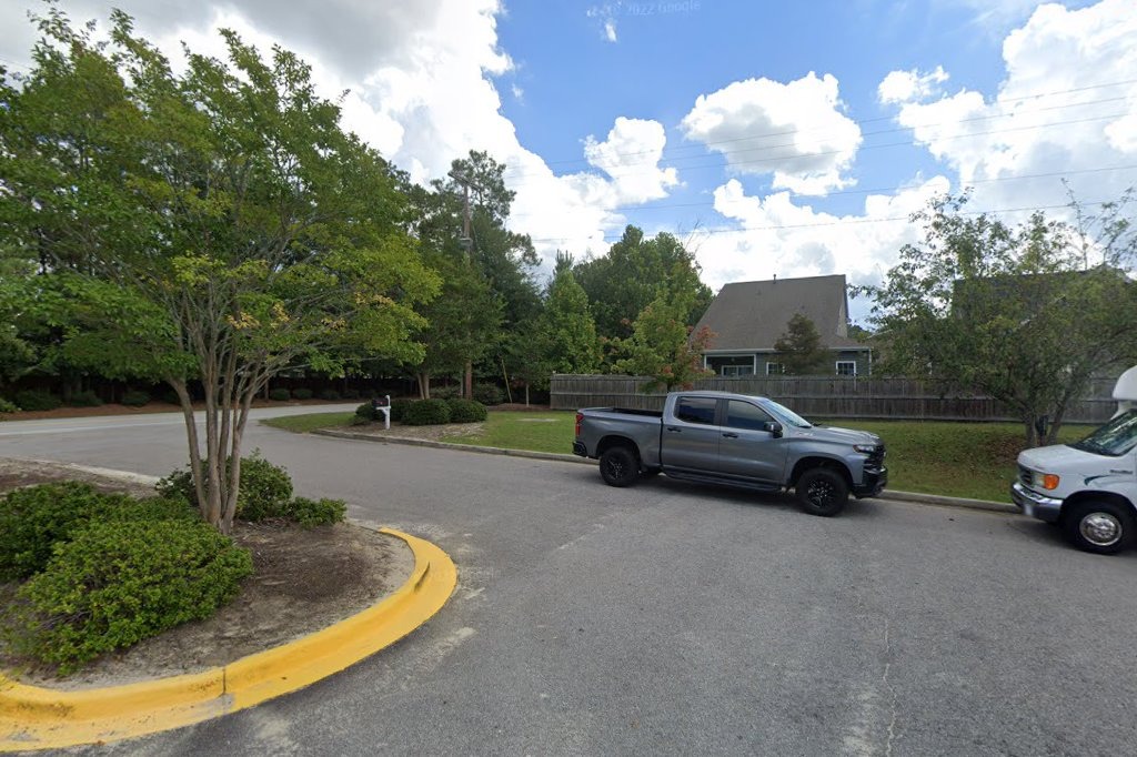Side exterior view at Jenni-Lynn Senior Living