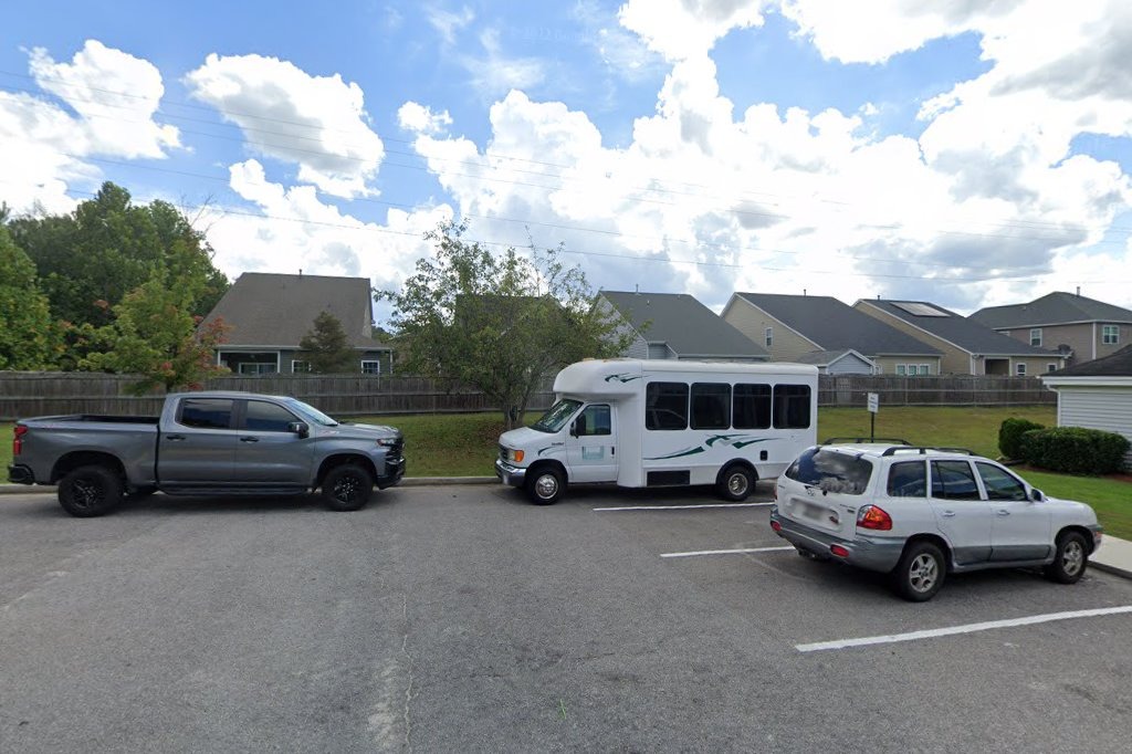 Additional side exterior view at Jenni-Lynn Senior Living